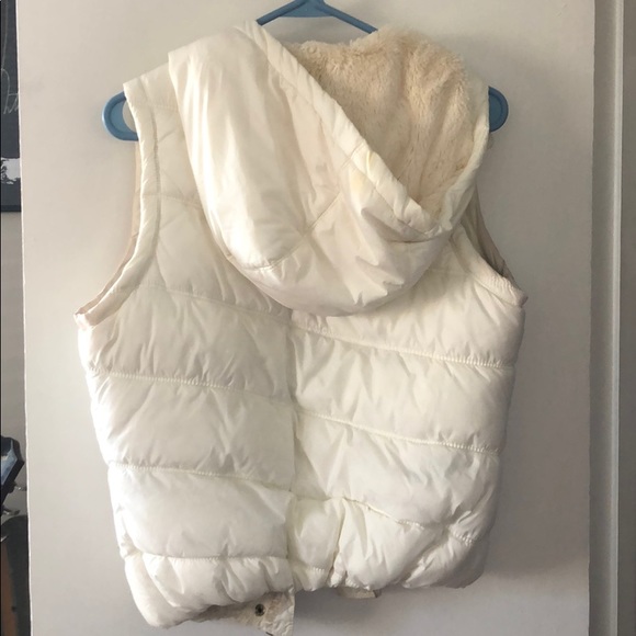 American Eagle Puffer Vest - Picture 3 of 3